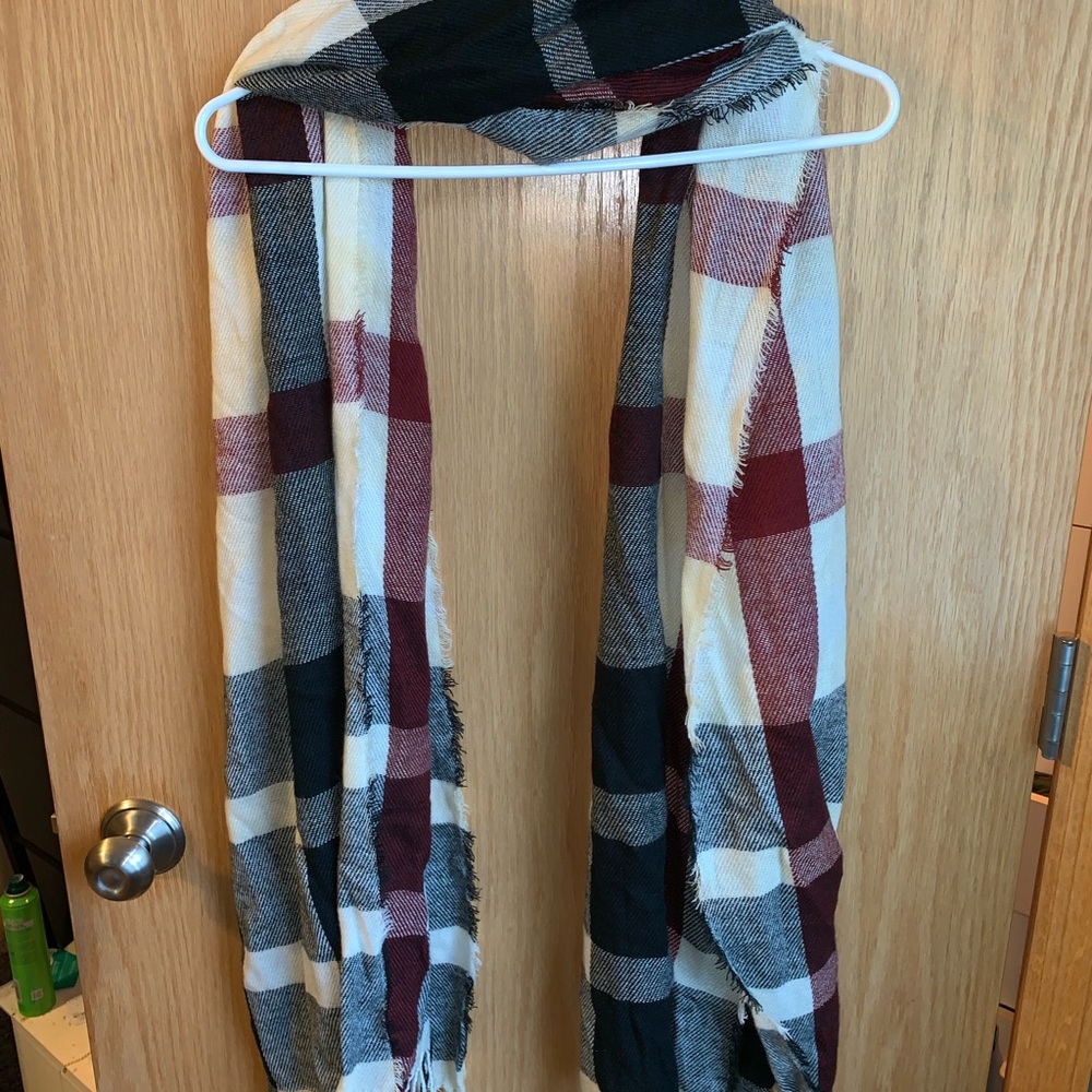 Light Scarf - Picture 3 of 4